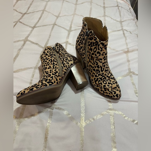 Maurice’s Leopard Print Ankle Boots - Picture 2 of 4